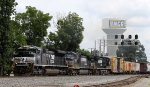 NS 2714 leads train 13R southbound